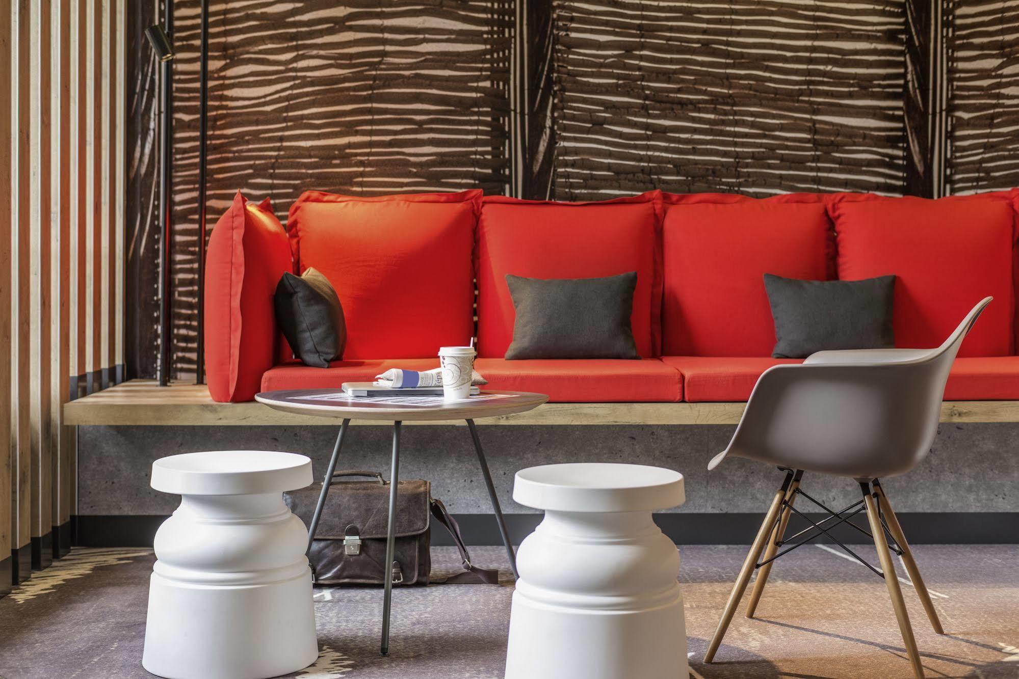 Ibis Nantes Centre Tour Bretagne Hotel Exterior foto
